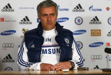 Mourinho: Ủng hộ Man City và Arsenal nhưng ngầm mỉa mai Barca